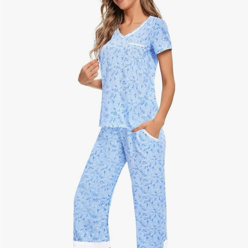NWT Women's Blue Floral half sleeve tops with capri pants Pajama Set size 3XL